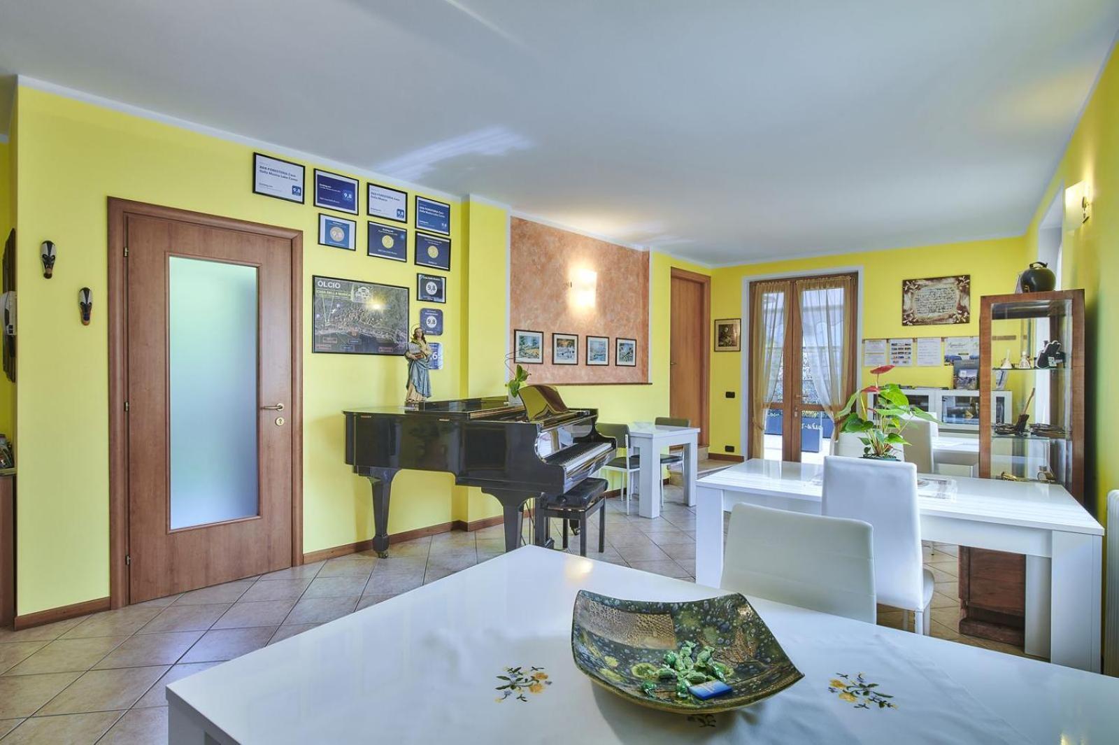 B&B-Foresteria Casa Della Musica Lake Como Мандельо дел Ларио Екстериор снимка