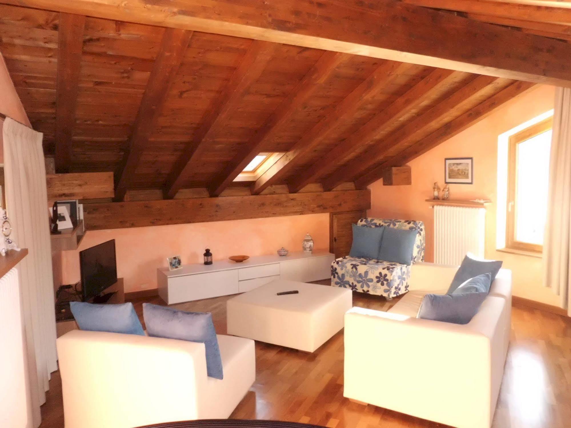 B&B-Foresteria Casa Della Musica Lake Como Мандельо дел Ларио Екстериор снимка