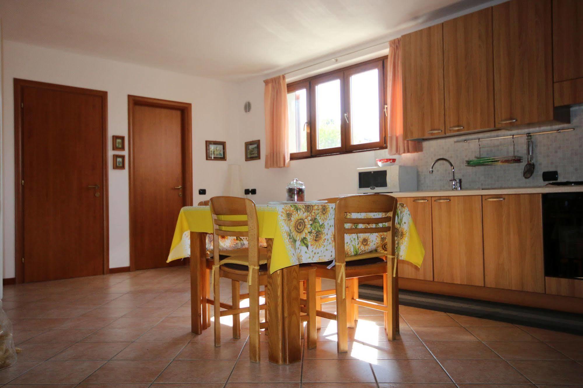 B&B-Foresteria Casa Della Musica Lake Como Мандельо дел Ларио Екстериор снимка
