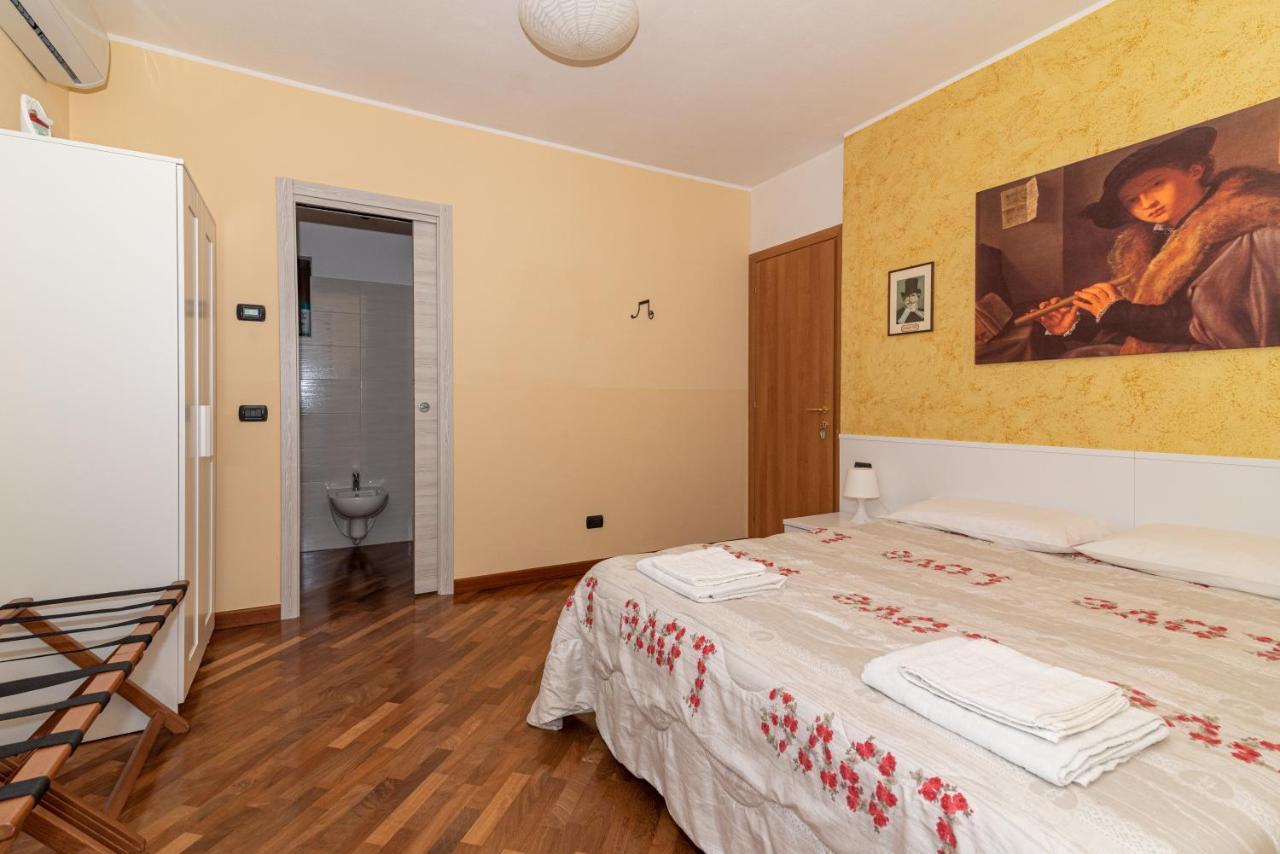 B&B-Foresteria Casa Della Musica Lake Como Мандельо дел Ларио Екстериор снимка